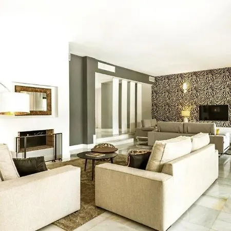 Vila Con Piscina En - Malaga Villa